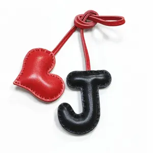 Ciondolo per Borsa a Forma di Cuore e Lettera J in Pelle Fatto a Mano Portachiavi Carino per Borsa Donna Accessori Auto