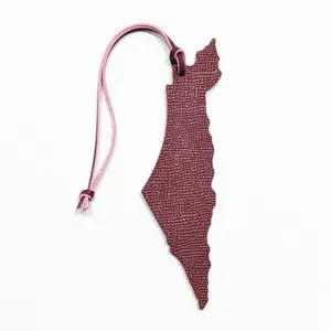 Leren kaart vorm tas hanger stijlvol accessoire roze riem unieke bedel mode accessoire