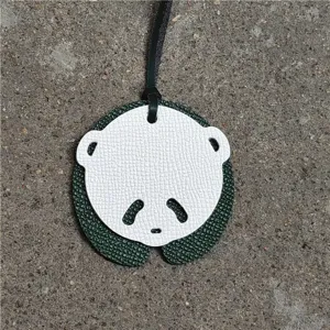 Charm pendentif de sac en cuir en forme de panda mignon, accessoire mini sac femme exquis.