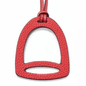 Roter Leder Steigbügel Taschenanhänger PU Handtasche Auto Deko Anhänger stylisch Accessoire