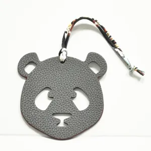 Lindo dije de bolso de panda de cuero con correa de tela, accesorio elegante para carteras.