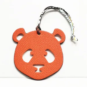 Colgante de bolso panda de cuero naranja con cinta de seda estampada accesorio chic