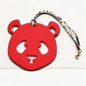 Colgante de bolso panda de cuero PU rojo lindo colgante de bolso con cinta impresa