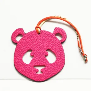 Colgante de bolso panda de cuero rosa con cinta de seda naranja para bolsos coches