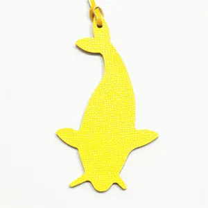 Colgante de bolso ballena de cuero amarillo bonito animal para bolso mujer y auto