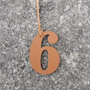 Braunes Leder Nummer 6 Taschenanhänger, DIY Zubehör für modische Handtasche Dekoration.