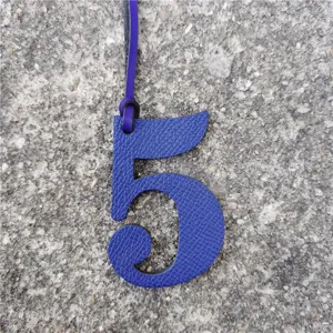 Pendentif de sac chiffre 5 en cuir violet élégant accessoire décoratif DIY pour sacs à main.