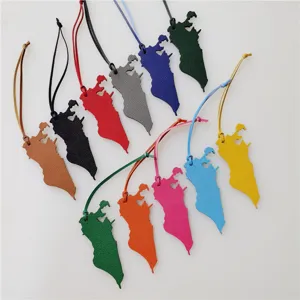 Bijou de Sac en Cuir Véritable Forme de Carte Contour Carte de Bahreïn Pendentif Décoratif pour Sac à Main Femme Accessoires