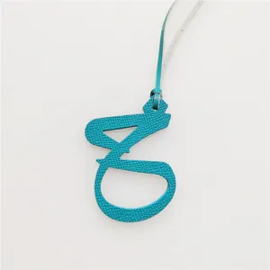 Ciondolo per borsa lettera araba in pelle blu accessorio borsa stile lusso pendente