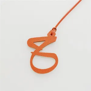 Ciondolo borsa in pelle arancione lettera araba elegante ornamento sospeso per auto di modo
