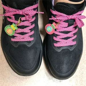 Colgante de la suerte de cuero hecho a mano, bonito accesorio para zapatos y bolsos con costuras.