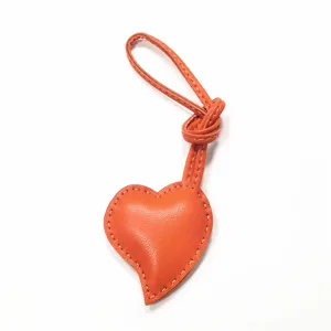 Oranger Leder Herz Taschenanhänger Anhänger mit Schlaufe Knoten süßes Accessoire für Handtaschen