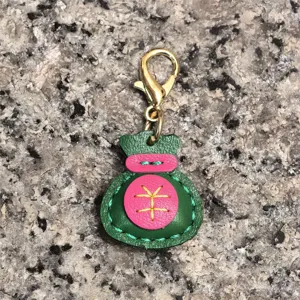 Llavero colgante de bolso de la suerte de cuero hecho a mano rosa verde para llaves