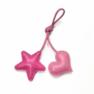 Pendentif de sac étoile et cœur en cuir rose coutures faites à la main charm pour sac à main femme