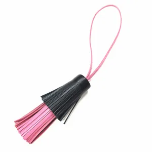 Schicker zweifarbiger Leder-Quasten-Taschenanhänger, eleganter Schlüsselanhänger für Damen chic.