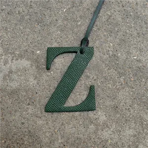Colgante de bolso letra Z de cuero verde oscuro, elegante accesorio de bolso con alfabeto.