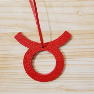 Rode Stier dierenriem lederen tas hanger chic accessoire voor vrouwen handtassen decoratie