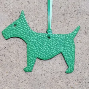 Pendentif de sac en cuir vert chien mignon porte-clés accessoire de décoration pour sac à main