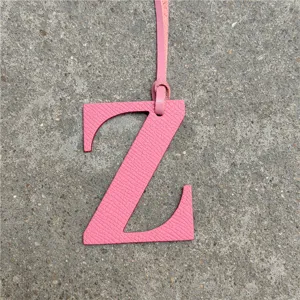 Colgante de bolso con letra Z de cuero rosa, accesorio de abalorio para bolsos de mujer.