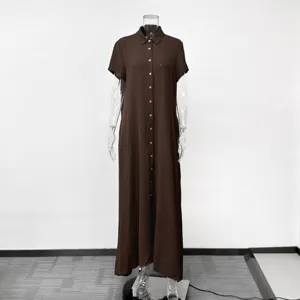Damen französisches einfarbiges minimalistisches Sommer-Maxikleid mit kurzen Ärmeln.