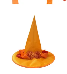 Oranje Halloween heksenhoed met stoffen bloemen en gekleurde linten voor verkleedpartij.