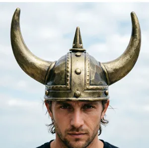 Viking gehoornde helm voor Halloween feest kostuum podium realistisch plastic piratenhoed