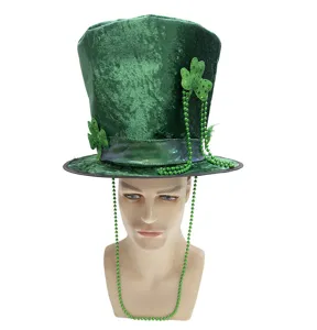 Gedetailleerd overzicht van groene fluwelen hoge hoed, perfect voor St. Patrick's day feest.