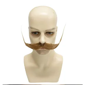 Vista dettagliata di finti baffi curvi oversize, ideali per feste di Halloween e costumi cosplay.