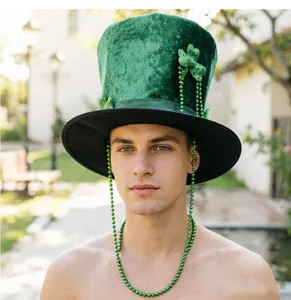 Groene St. Patrick's Day hoge hoed met klaverblad en kralen voor feestkostuum en show.