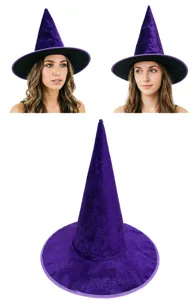 Paarse fluwelen heksenhoed detail, klassieke puntige tovenaarshoed voor Halloween feest.