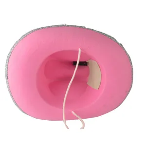 Roze westerse cowboyhoed met zilveren glitters rand, oplichtend feest kostuum hoofddeksel vrouw.