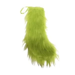 Chaussette de Noël verte duveteuse en peluche pour décoration d'arbre de fête et intérieur cosy.