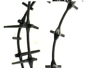 Accessoire de vigne épineuse en plastique noir, gros plan détaillé pour déco Halloween.