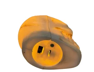 Halloween Totenkopf LED Kerzenlicht Detailansicht mit Batteriefach und Schalterbasis.