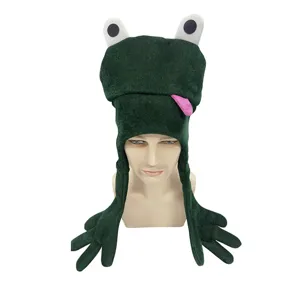 Vista detallada de sombrero de felpa rana verde, lindo gorro de cosplay de disfraz animal.
