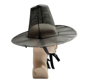 Traditioneller koreanischer schwarzer Mesh-Hut mit breiter Krempe für Kulturauftritte.