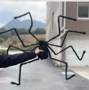 Riesige Halloween Plüschspinne Dekoration mit langen flauschigen Beinen für Party Deko.