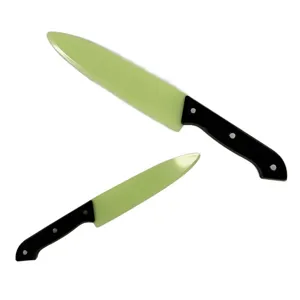 Set de accesorios de cuchillo de juguete de plástico de Halloween con hoja verde brillante.