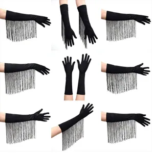 Detailansicht langer schwarzer Fransen-Handschuhe für Damen im Vintage Stil für Party.