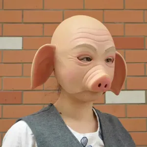 Vista dettagliata della maschera da maiale calva realistica per feste di Halloween e cosplay.