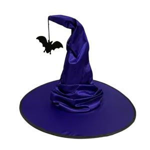 Chapeau de sorcière d'Halloween violet avec chauve-souris suspendue, idéal pour le cosplay.