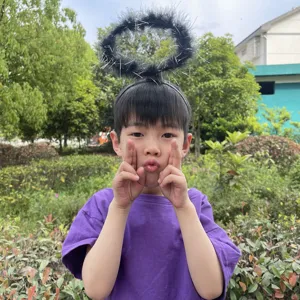 Black feather angel halo headband with silver tinsel, perfect for cosplay party photo props.