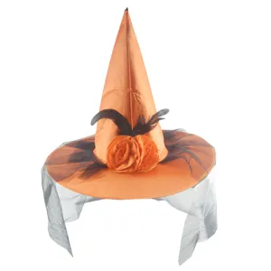 Cappello da strega di Halloween arancione con velo a rete nera, rosa in raso e piume.