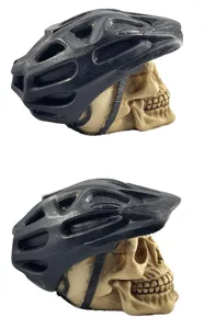 Ornement d'aquarium crâne en résine avec mini casque, cachette reptile et déco créative.