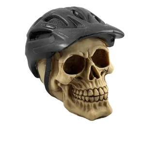 Décoration d'aquarium crâne en résine avec casque de vélo ornement cachette créatif