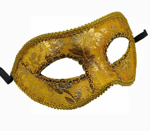 Goldene Maskerade Maske Detailansicht, halbes Gesicht Party Augenmaske mit schwarzen Bändern.