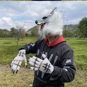 Gruselige weiße Werwolf Maske und schreckliche Klauenhandschuhe Set für Halloween.