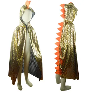 Kinder Dinosaurier Kostüm Umhang goldene Drachen Umhang mit Kapuze und orangen Stacheln.