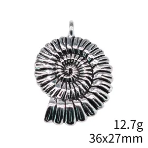 Pendentif coquillage ammonite argenté vintage accessoire bijoux DIY, 36x27mm, poids 12,7g.