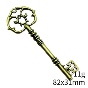 Antiker Bronzeschluessel Anhaenger Detailansicht, dekoratives DIY Zubehoer, 82x31mm.